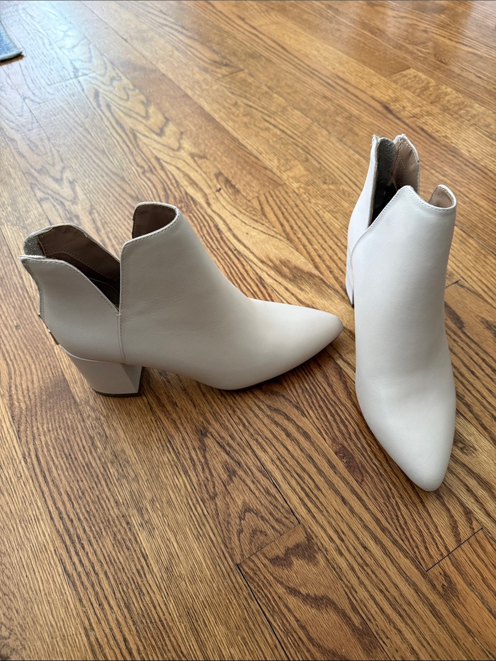 Blondo Cream Pointed Toe Waterproof Ankle Booties 7.5